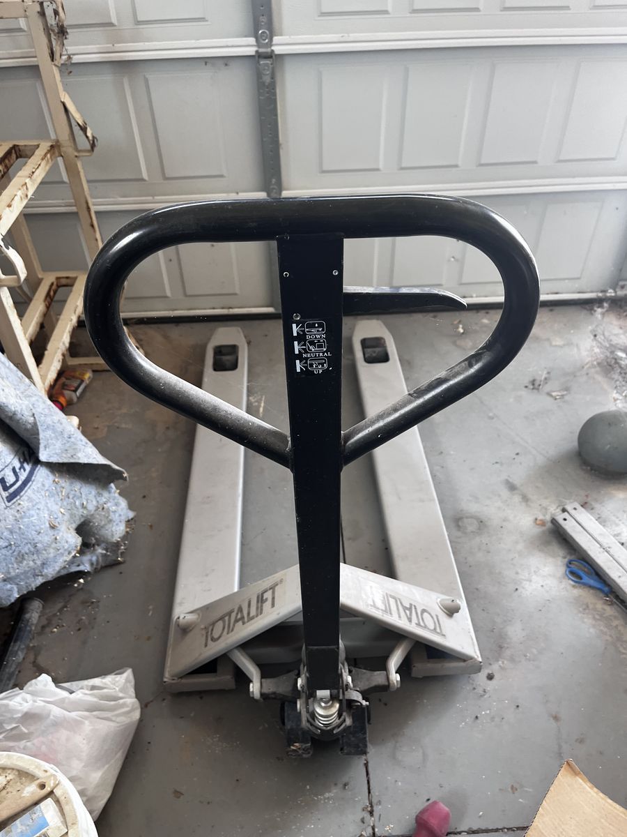 Pallet jack