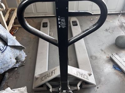Pallet jack
