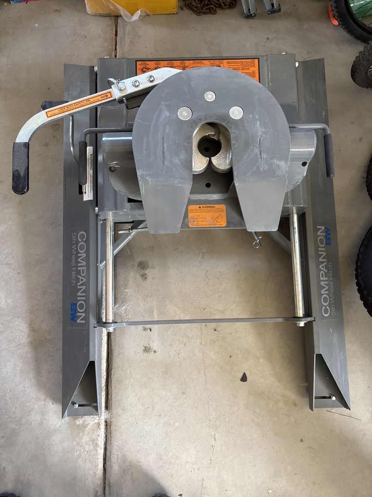 B&W  Companion Slider 5th Wheel Hitch