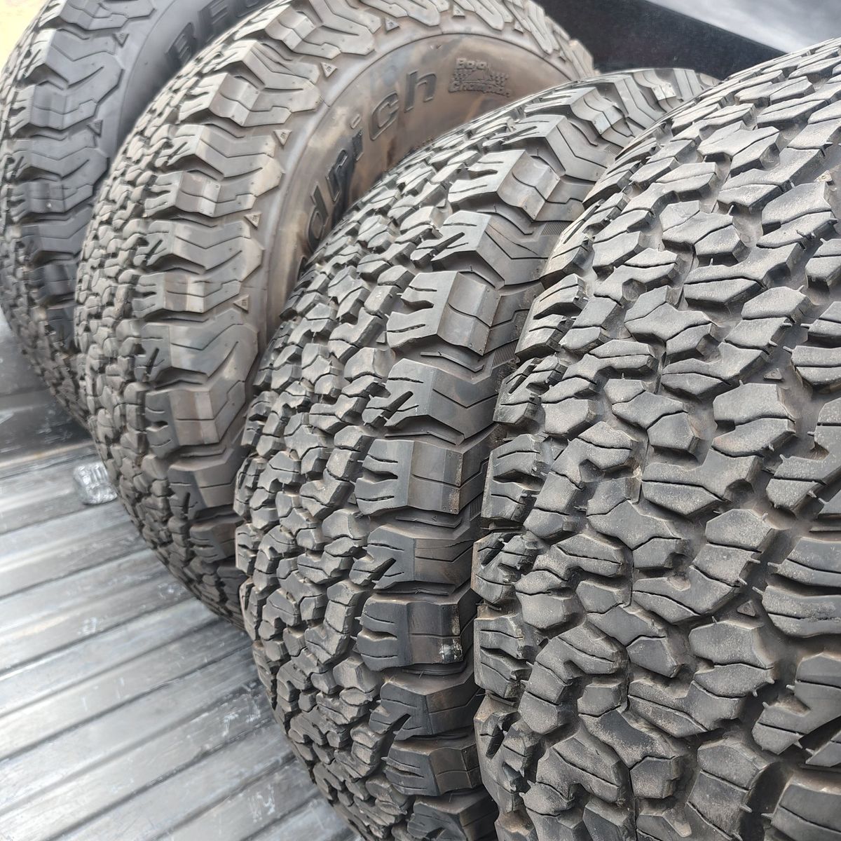 lightly used 37x12.50r17 BFG ko2 