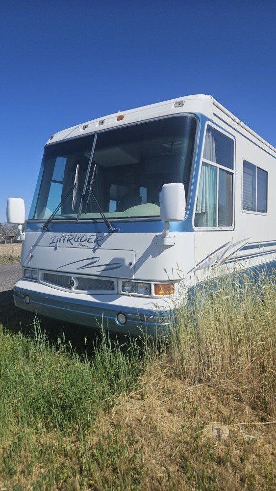 1998 Damon Intruder RV motor home