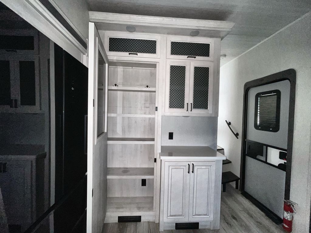 Main image 32