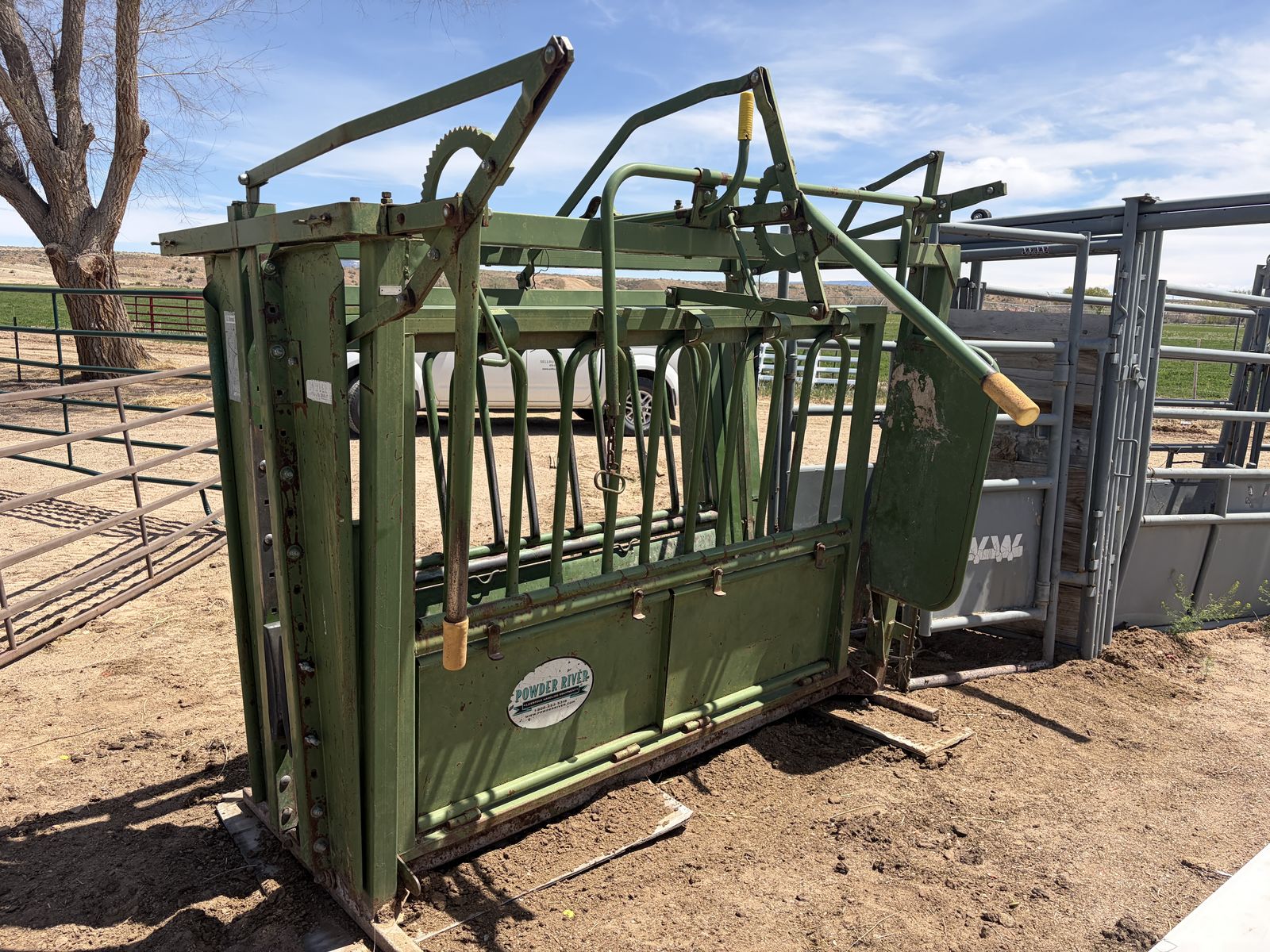 Powder River XL Livestock Squeeze Chute