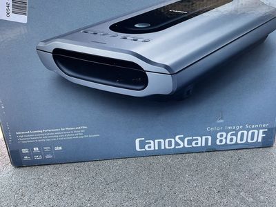 CanoScan 8600F