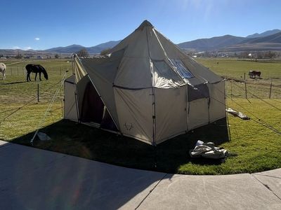 Cabelas Alaskan 12x12 tent