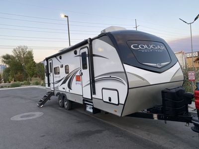 2022 Keystone Cougar Half-Ton 30ft Travel Trailer - Sleeps 6, AC, Awning