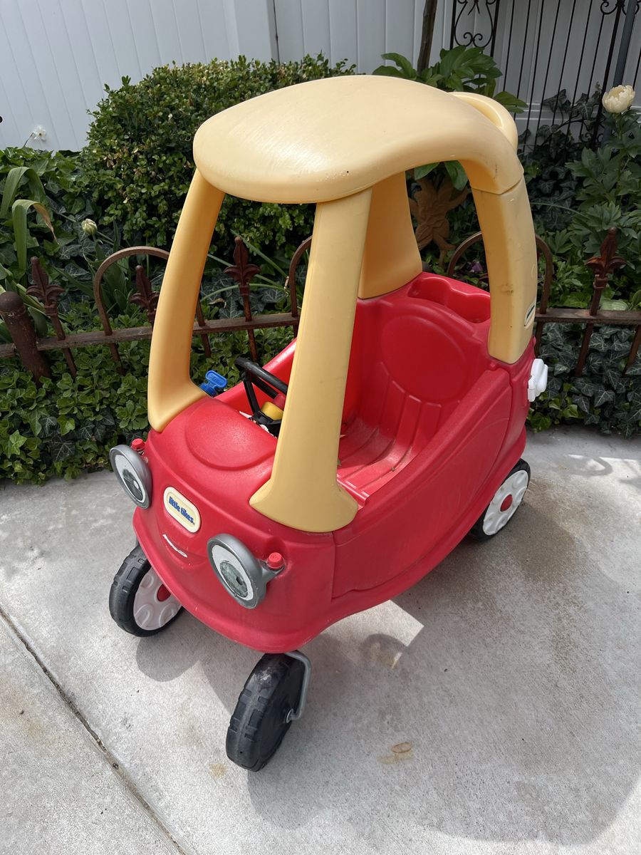 Little tikes cozy coupe car