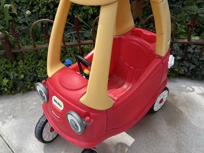 Little tikes cozy coupe car