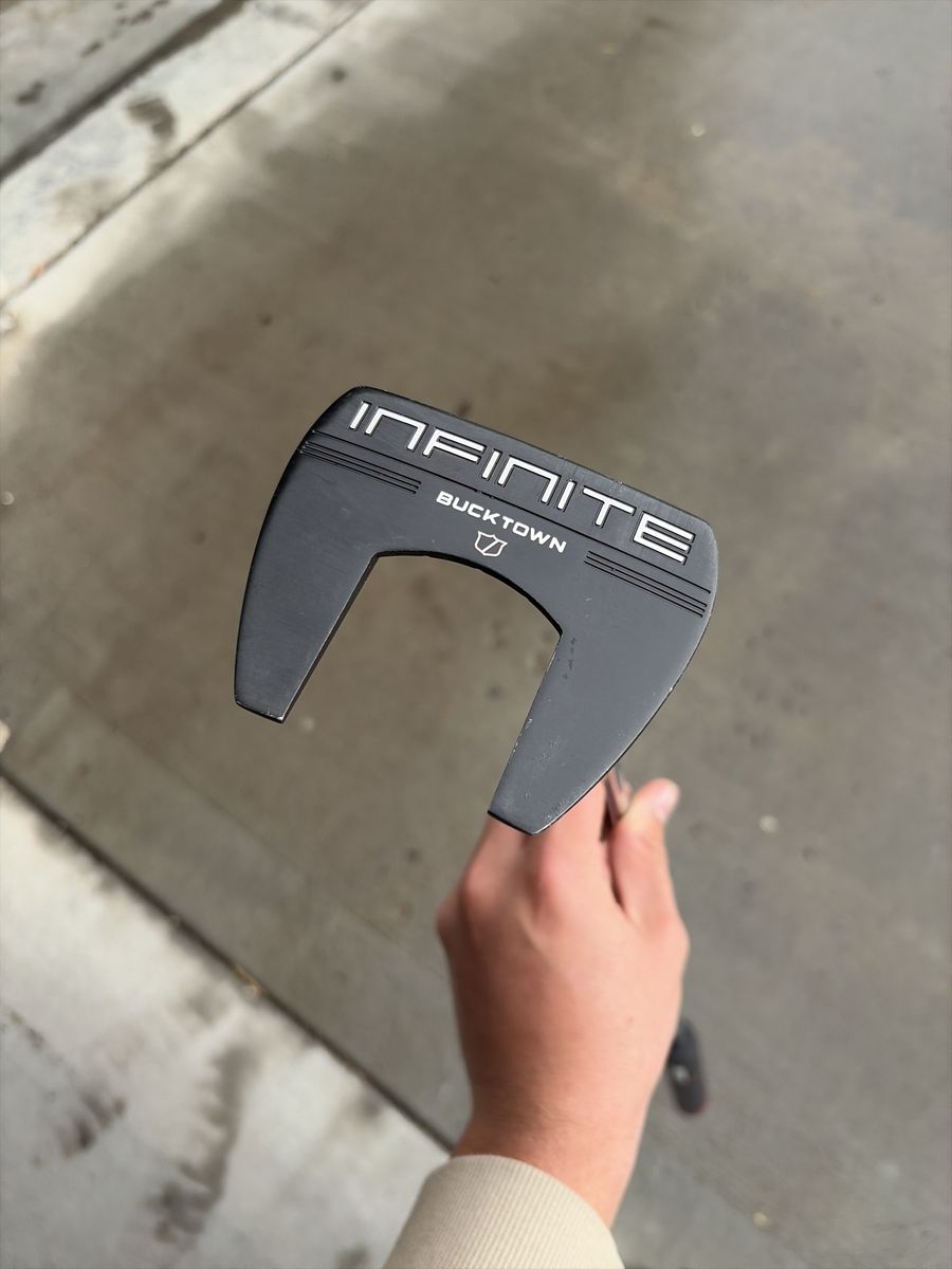 Wilson Infinite Bucktown Putter