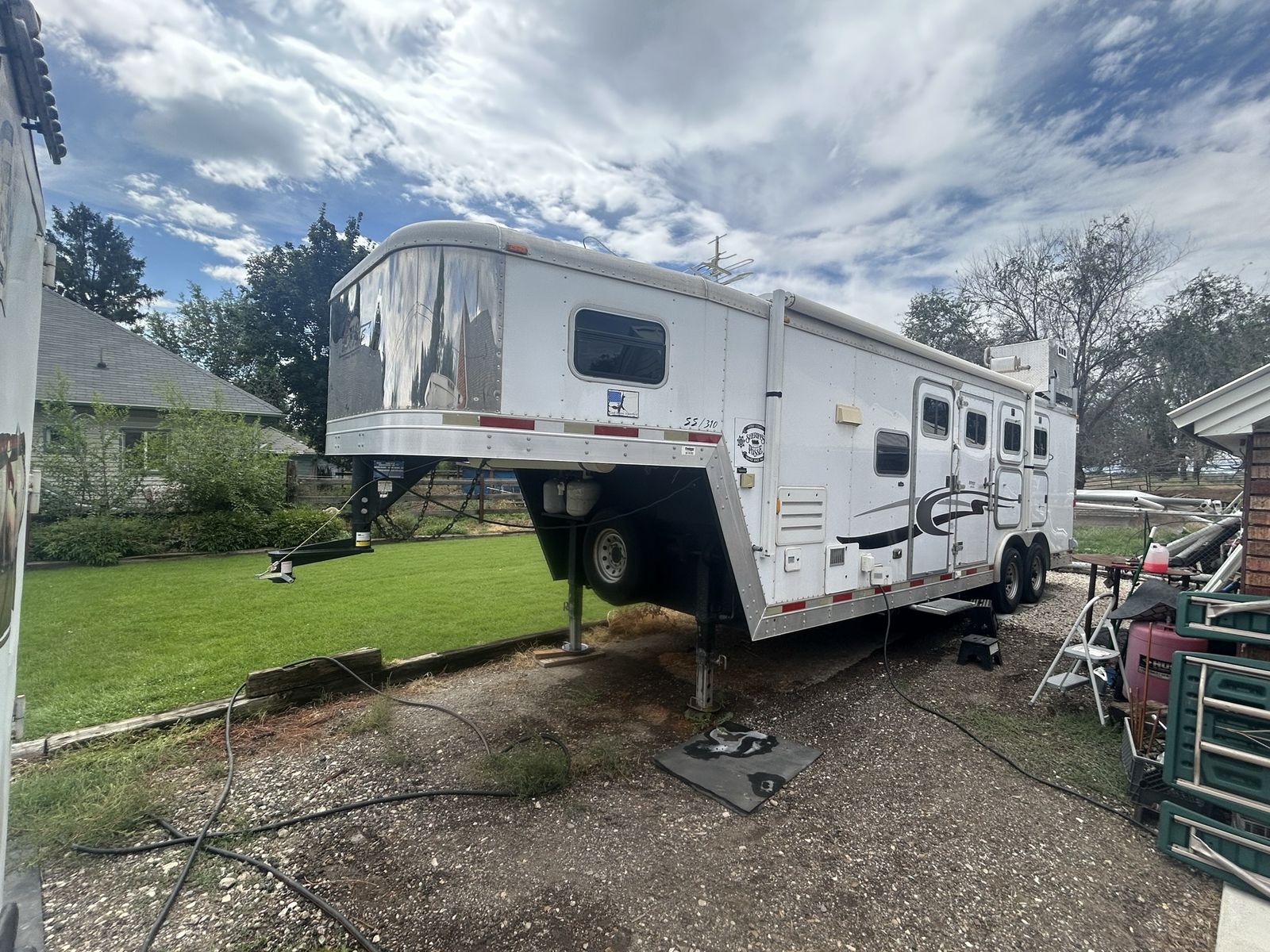 2003 Exiss Gooseneck Horse Trailer with Living Quarters