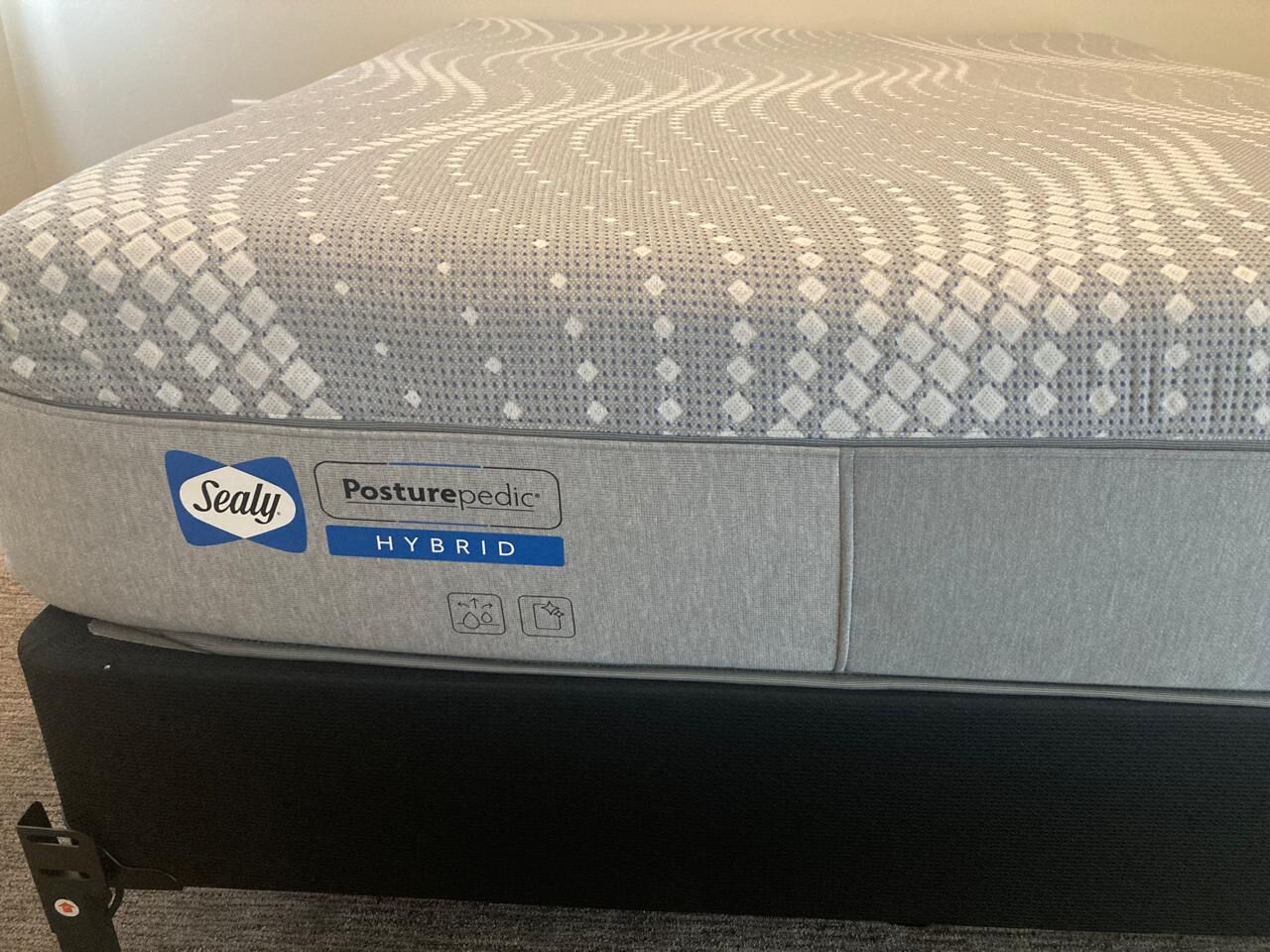 Move-out Sale - Brand New Queen Mattress + Foundation (Sealy with Warranty, bought at Macy's) + Plataform)
