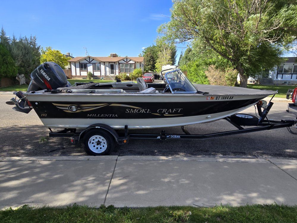 2001 Smokercraft Millentia 19'