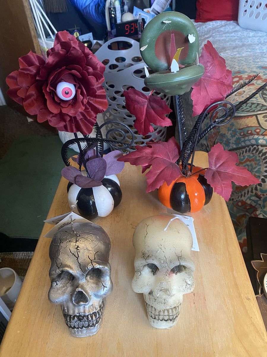 Lots Of Halloween Decor Prices In Description