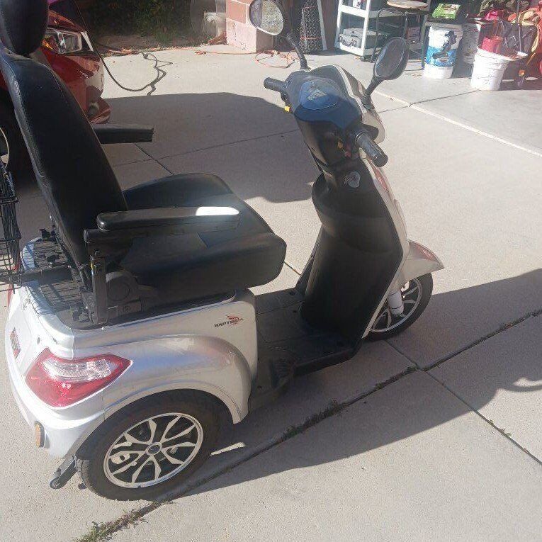 Pride raptor mobility scooter
