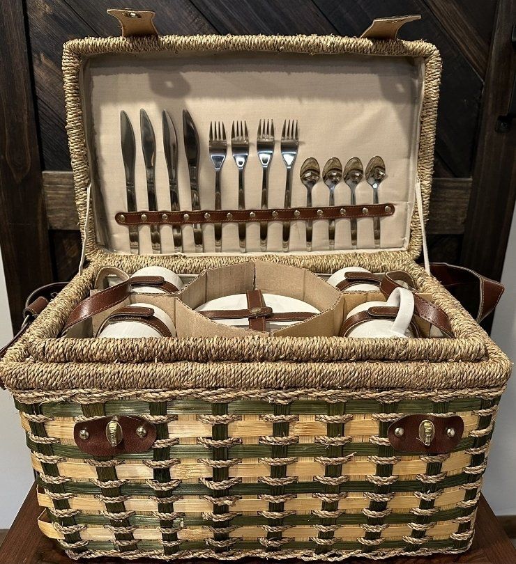 New Wicker Picnic Basket Set 4-Person Ceramic