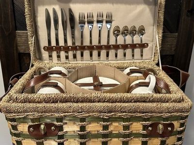 New Wicker Picnic Basket Set 4-Person Ceramic