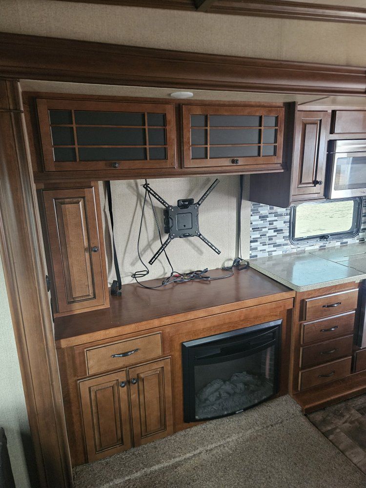 Main image 9