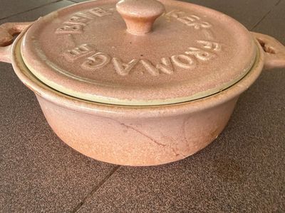 French Style Fromage Terracotta Ceramic Cheese Baker Dish Pot with Lid-pink