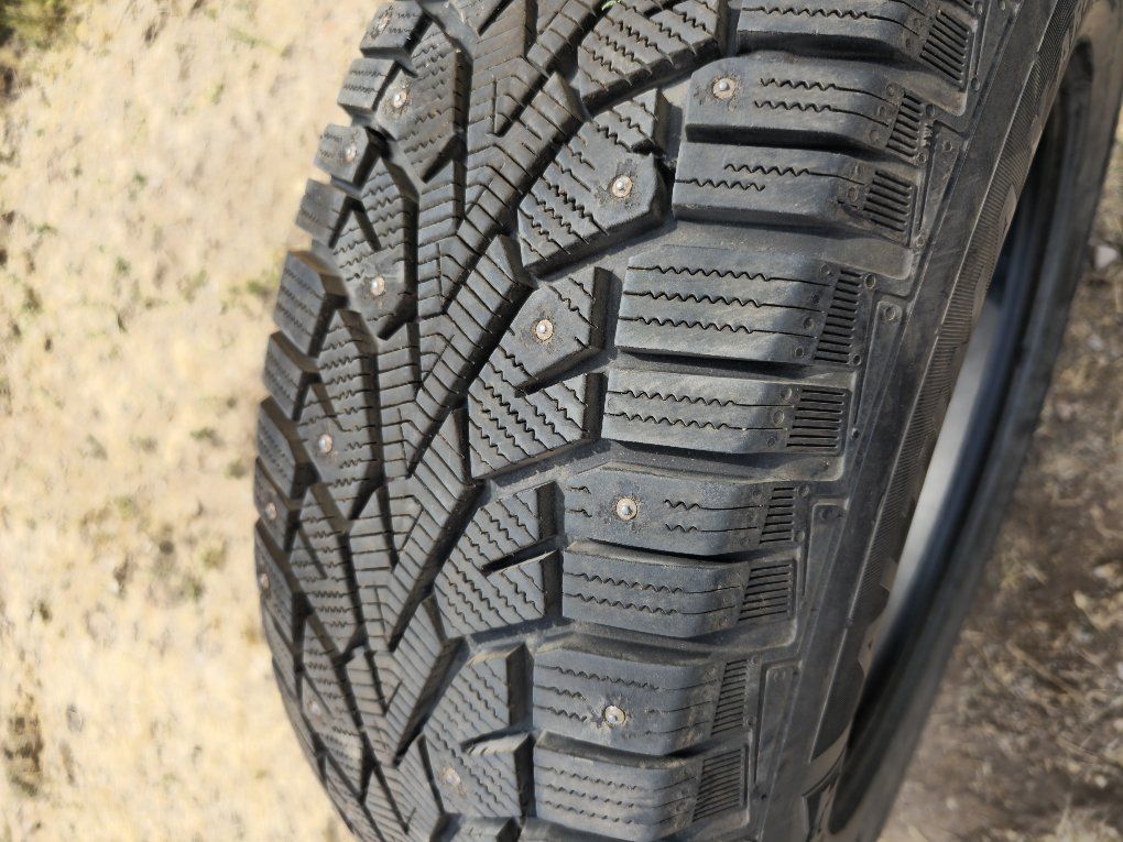 studded snow tires