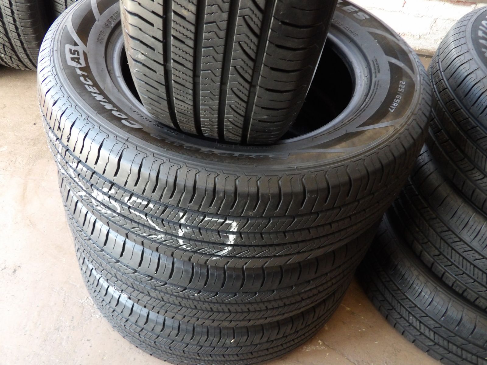 225/65R17 HERCULES ROAD TOUR CONNECT SET OF USED TIRES