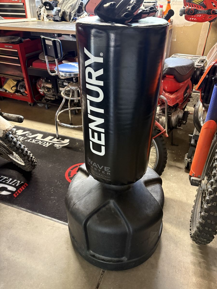 Century Original Wavemaster Freestanding Heavy Bag