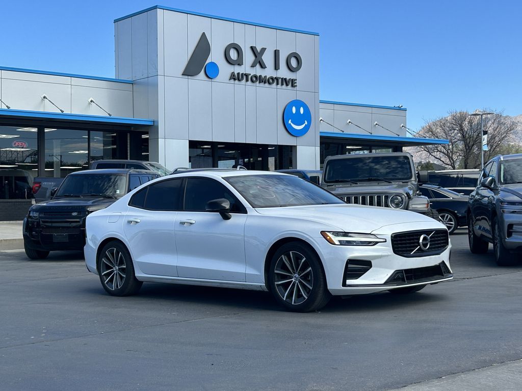 2022 Volvo S60 B5 Momentum