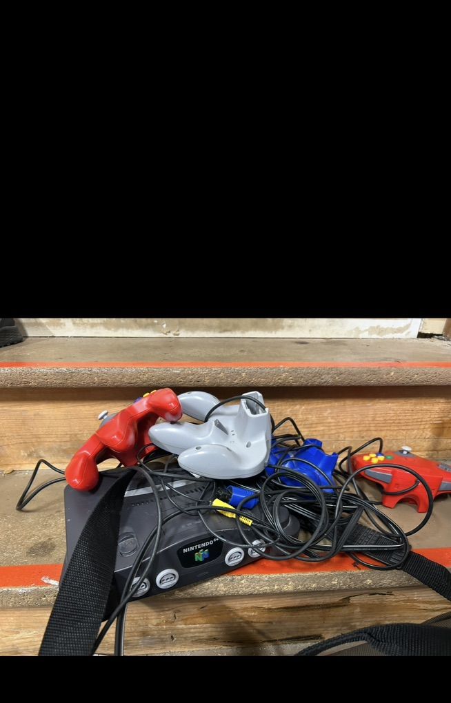 Nintendo 64 Console, 4 Controllers, Games