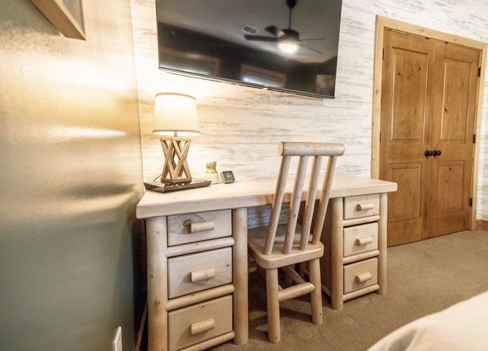 Real Wood Heavy Duty Desk And Chair