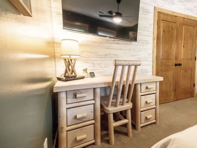 Real Wood Heavy Duty Desk And Chair