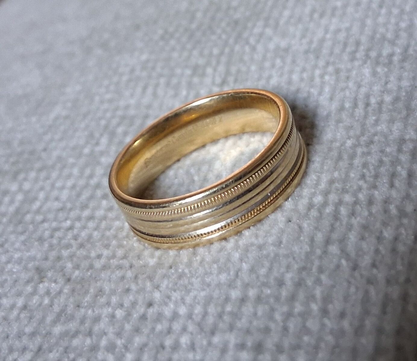gold wedding band