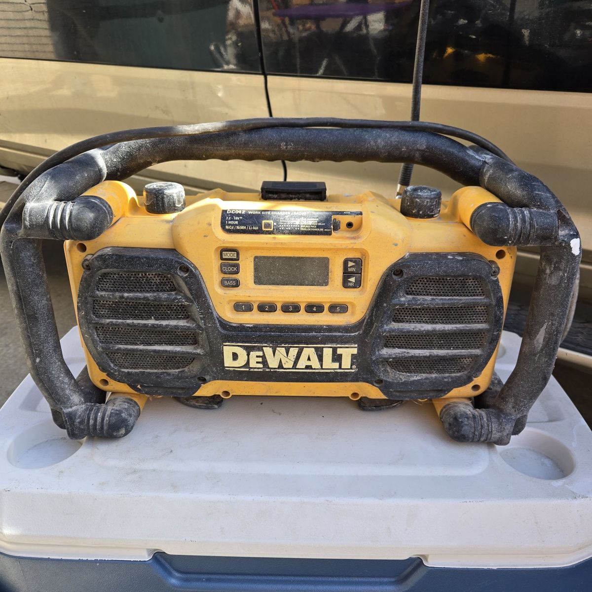 DEWALT WORK RADIO/+ CHARGING STATION