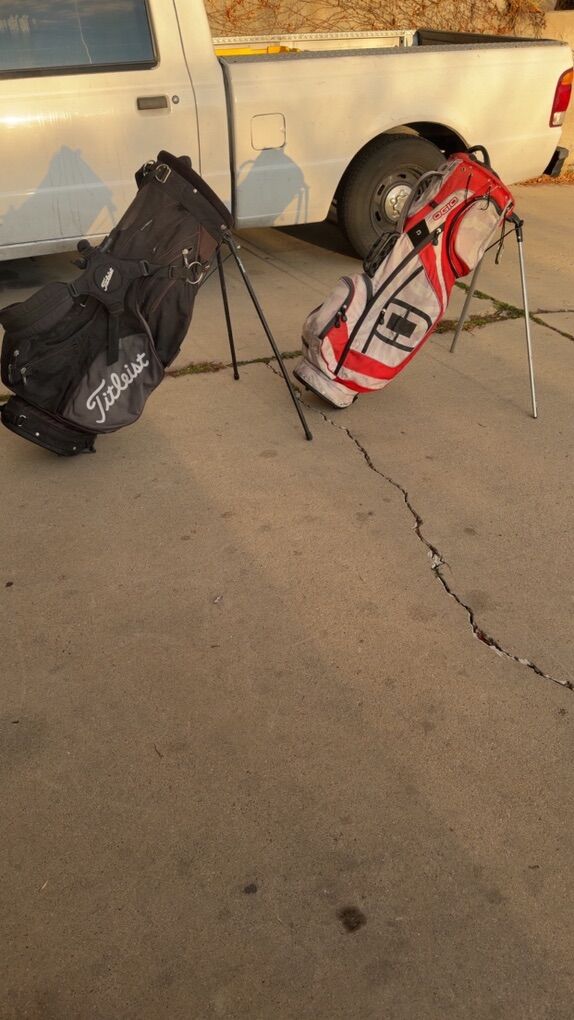 OGIO GOLF BAG WITH STAND OR TITLEIST