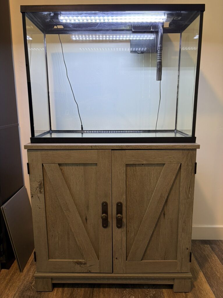 37 Gal Fishtank And Stand (Supplies Included)