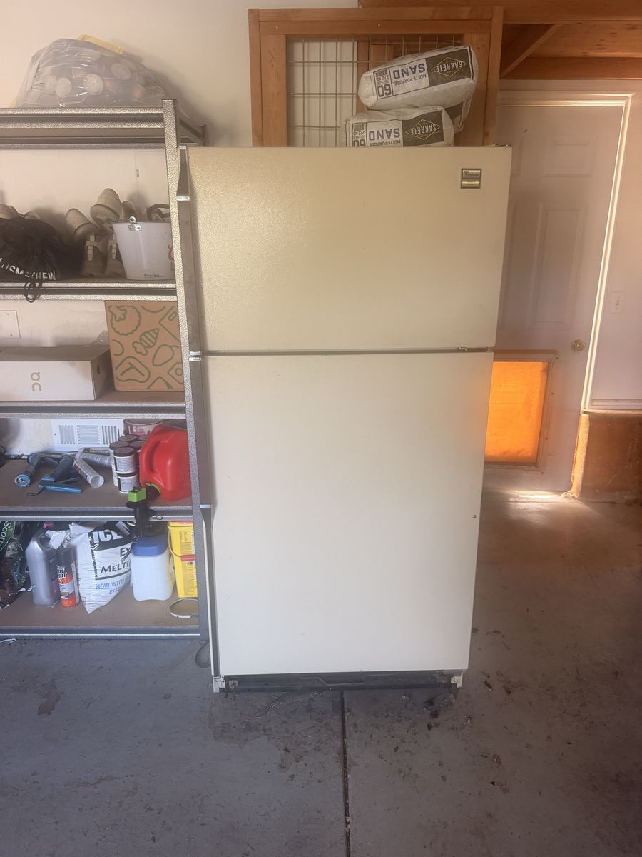 Whirlpool Top-Freezer Refrigerator in Bisque