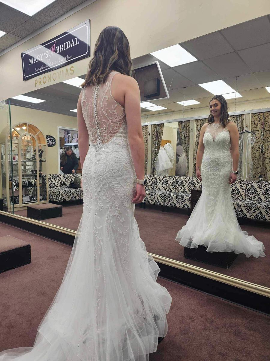 Brand new, size 10 wedding dress