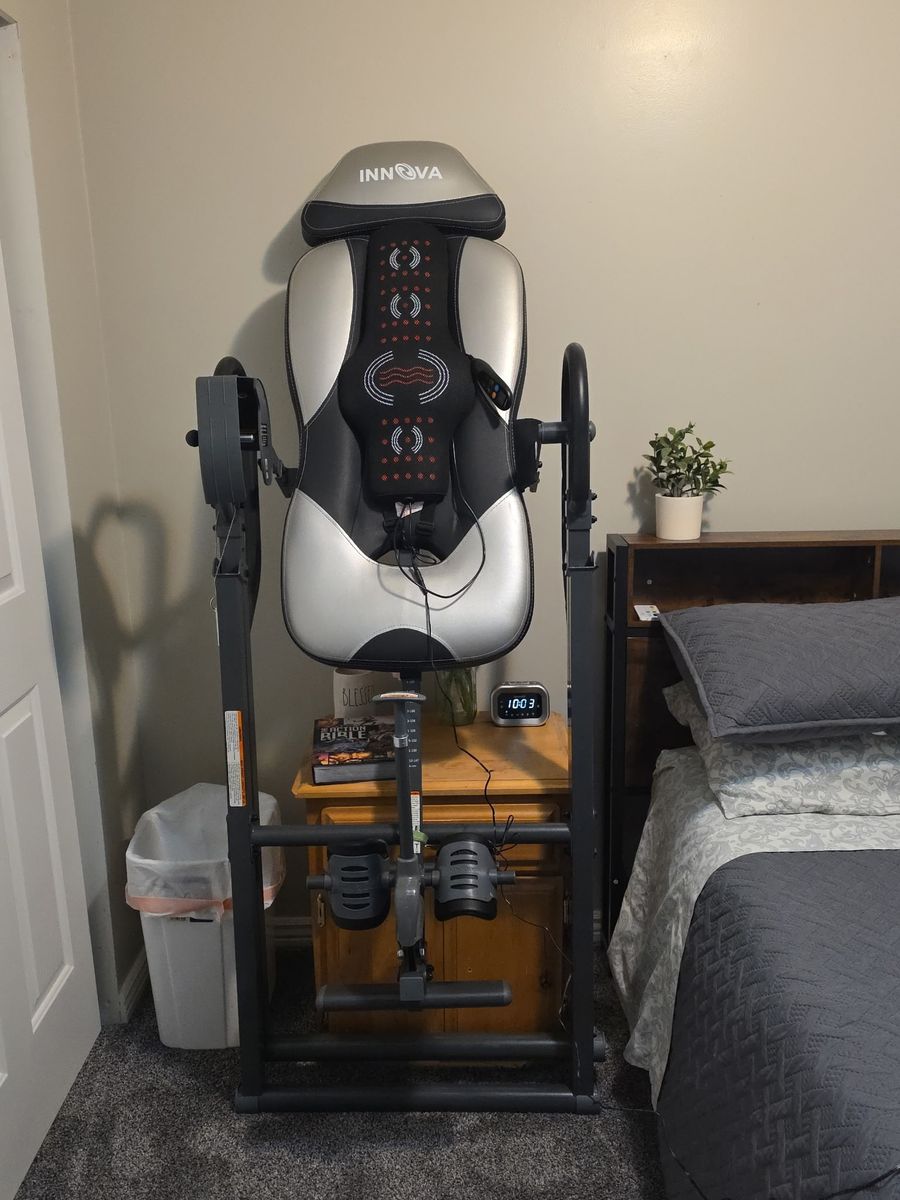 Brand new Innova Advanced Heat and massage Inversion table  tanle