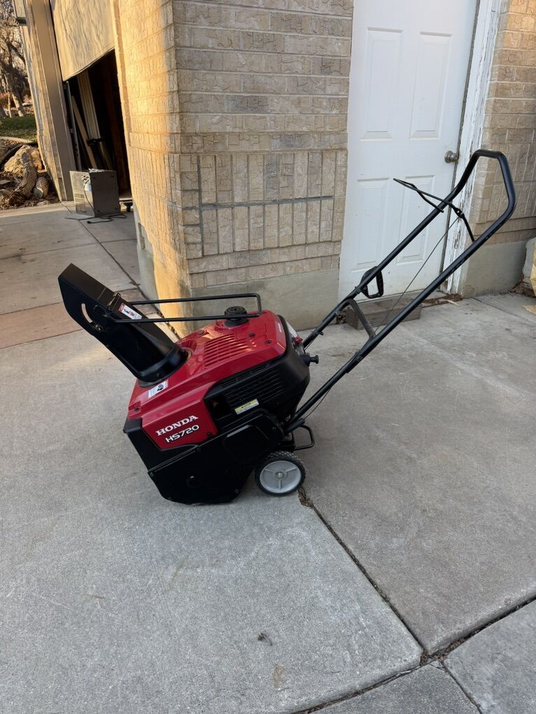 Honda HS720 Snowblower
