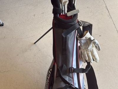 TaylorMade Golf Club Set with Stand Bag and Headcovers. Junior Set Age 7-12
