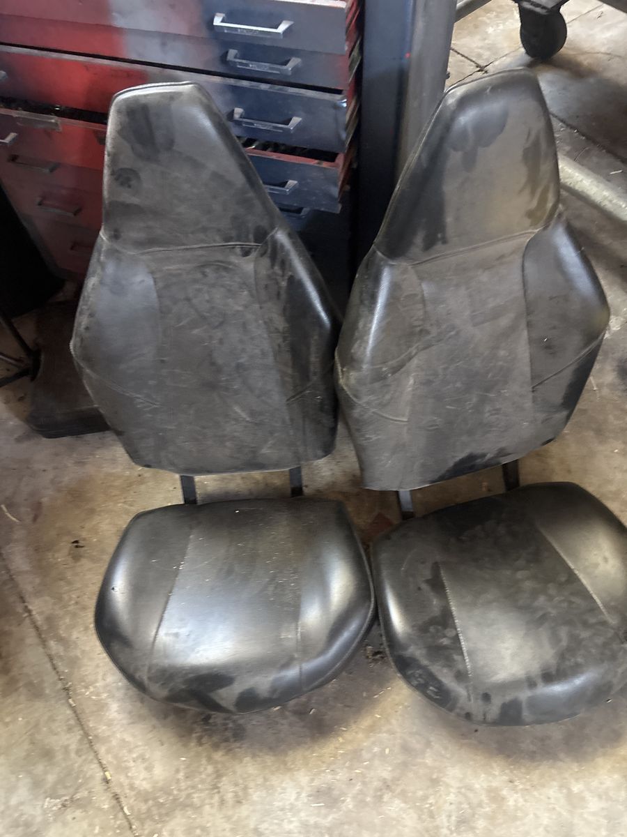 Razor seats