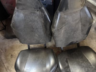 Razor seats