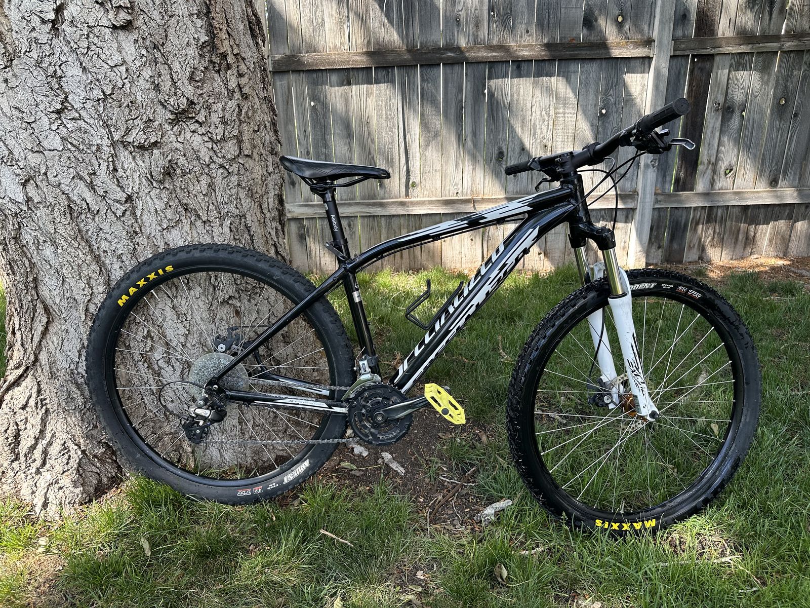 2016 Specialized Pitch 27.5 Medium Mountain Bike
