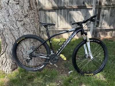 2016 Specialized Pitch 27.5 Medium Mountain Bike