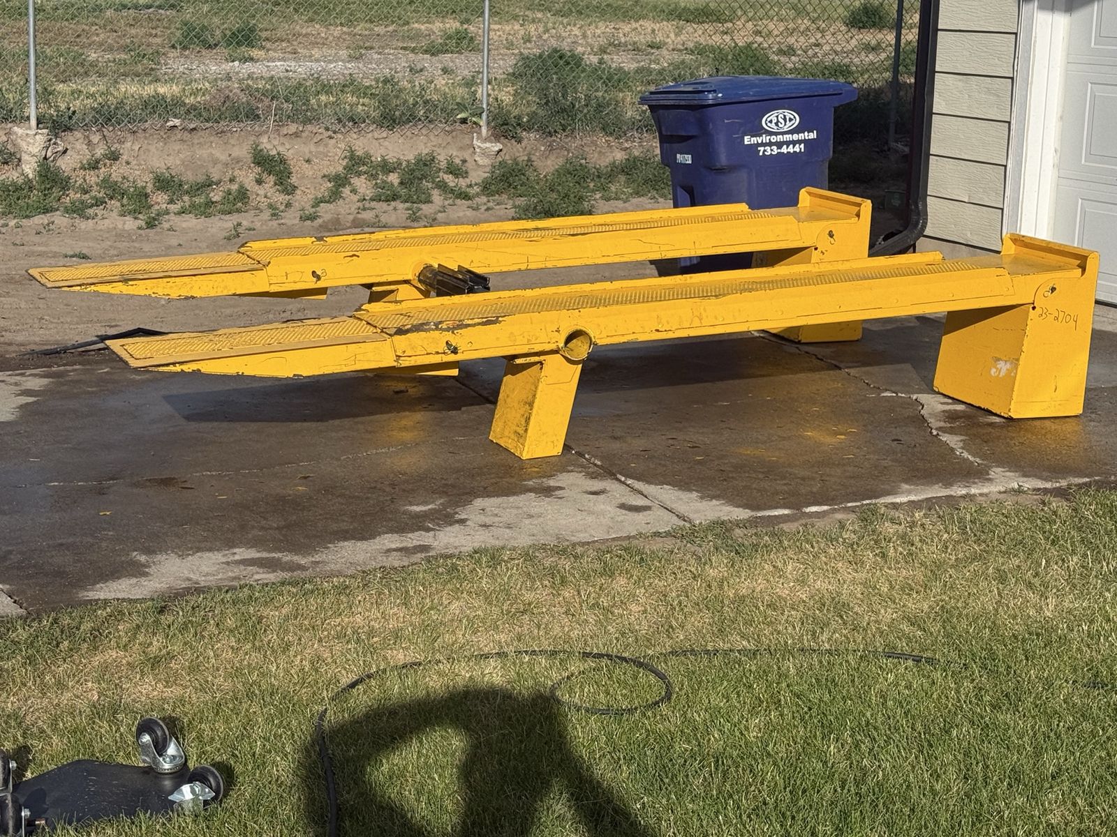 14,000lb Capacity Kwiklift forklift, skidsteer, vehicle, tractor, equipment service service lift / ramps