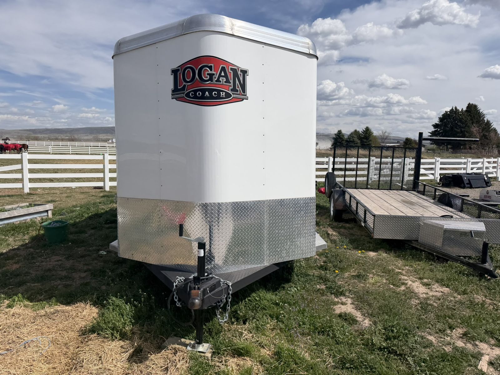 LOGAN COACH HORSE TRAILER