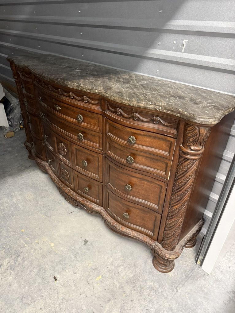 2 Dressers And 2 Nightstands