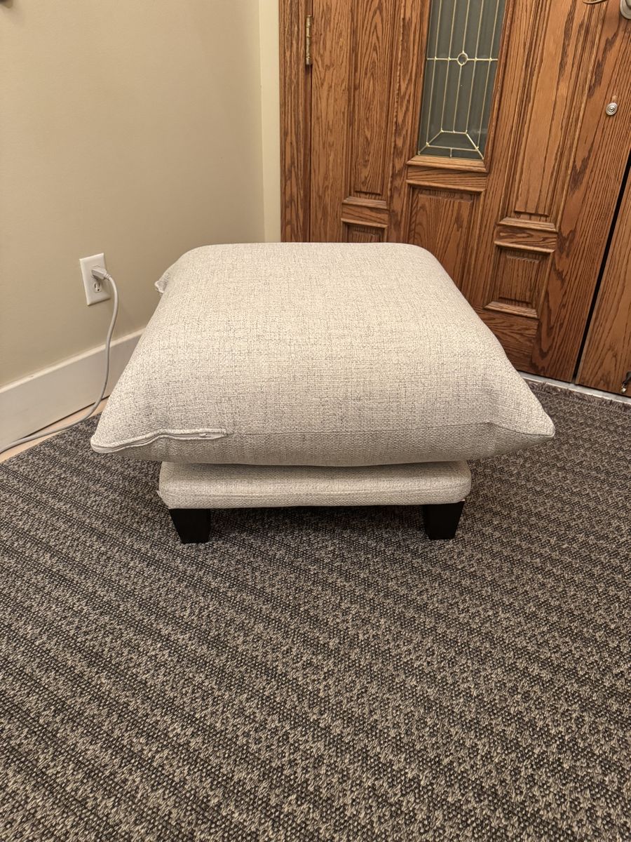 New ottoman Intuition Decor