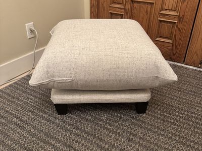 New ottoman Intuition Decor
