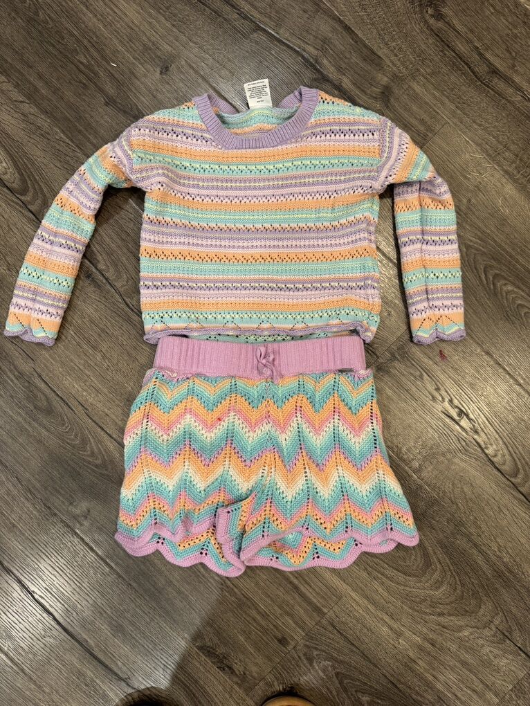 Never worn. Excellent condition. Size 6/7.