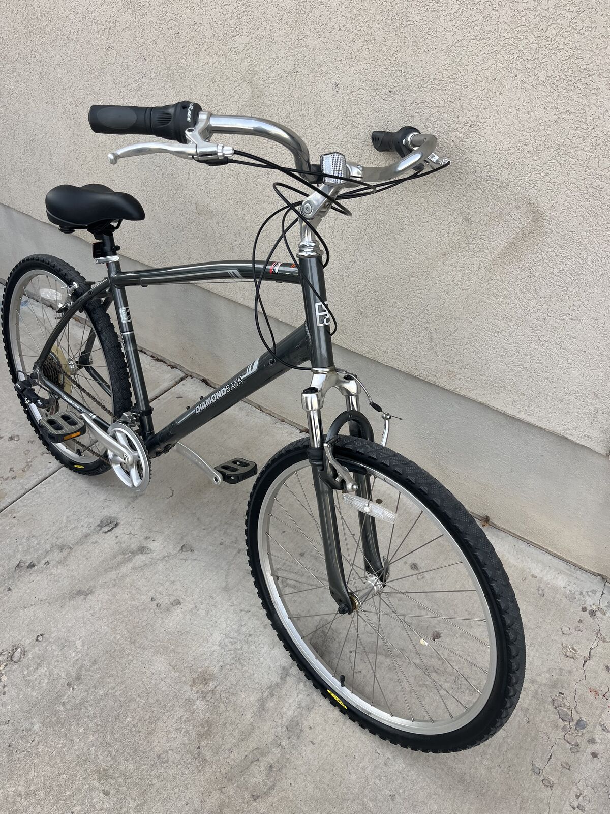 Dismond Back Road Bike Front Suspension