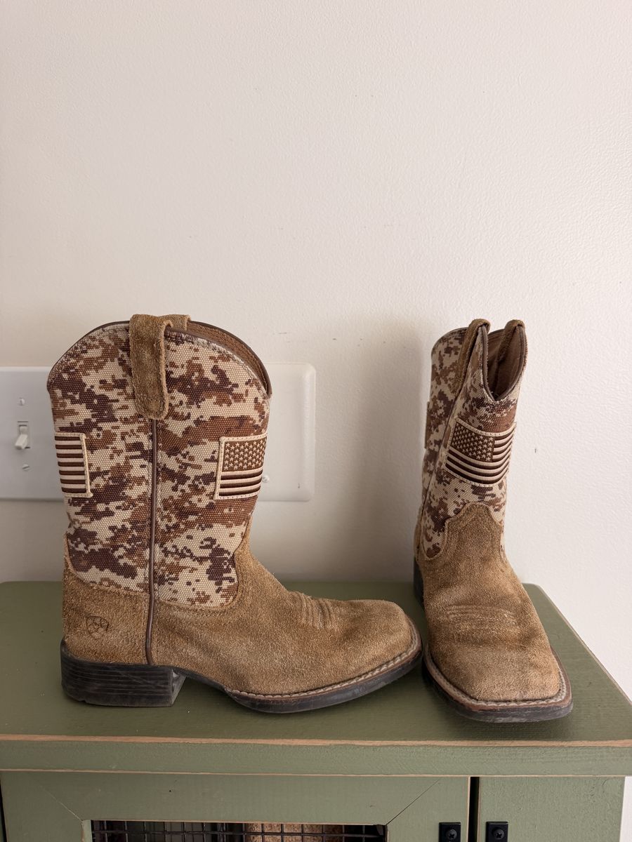 Ariat Digital Camo and Suede Youth Square Toe Western Boots 13 1/2